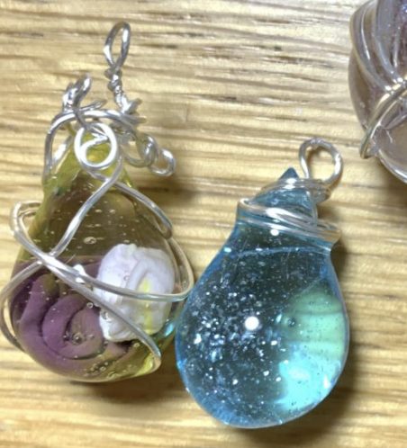 樹脂粘土を封入したレジン