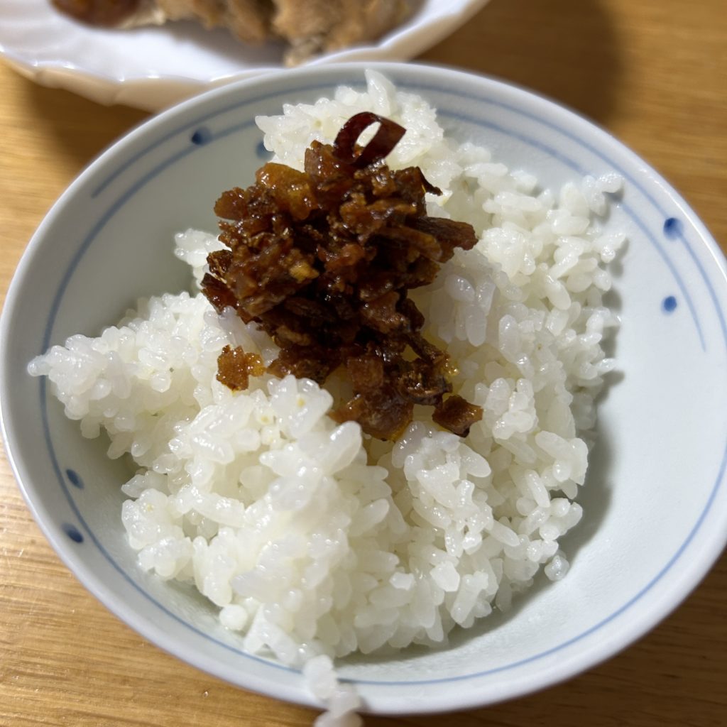 ラー油を載せた白ごはん