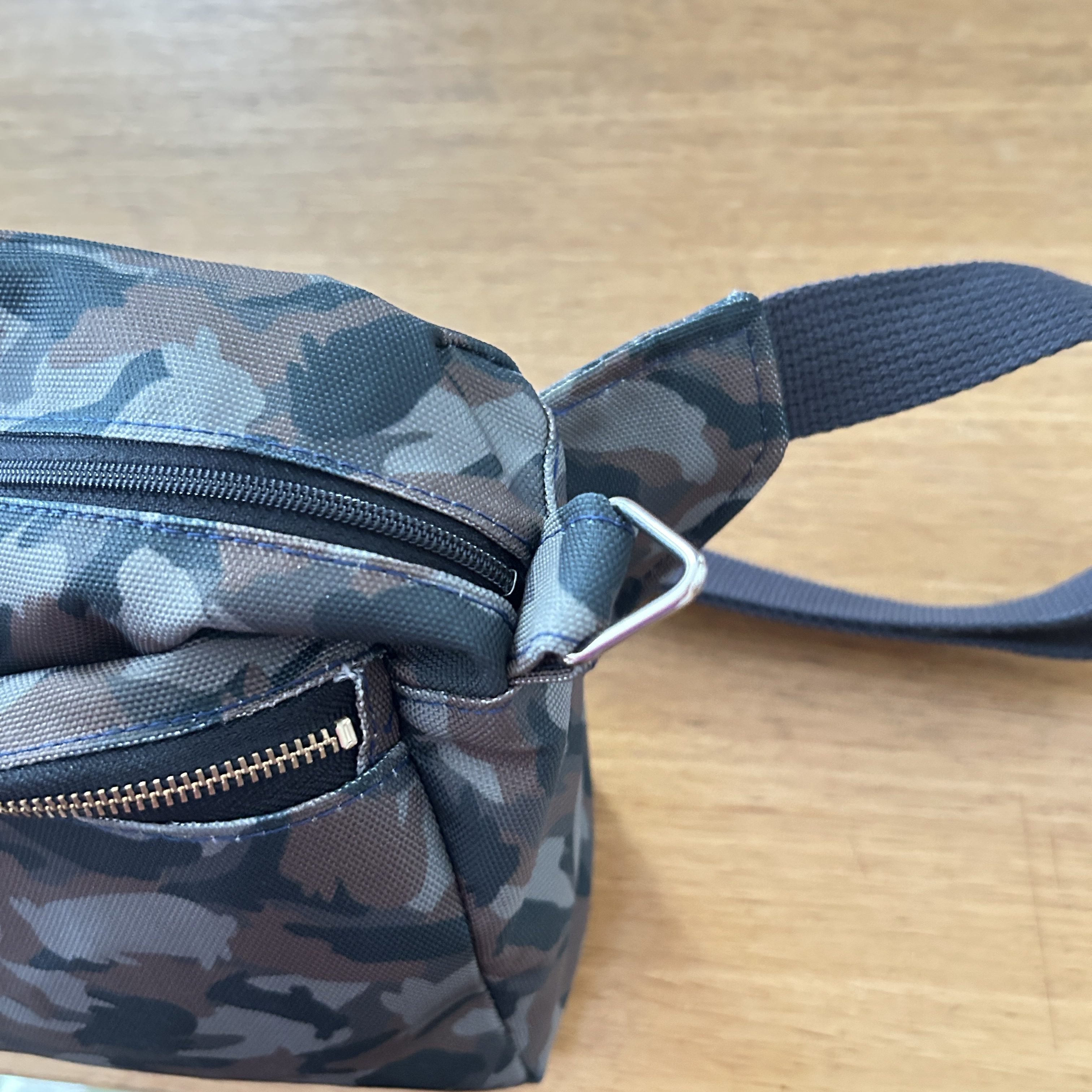 ボディバッグ三角カンをつけてみた