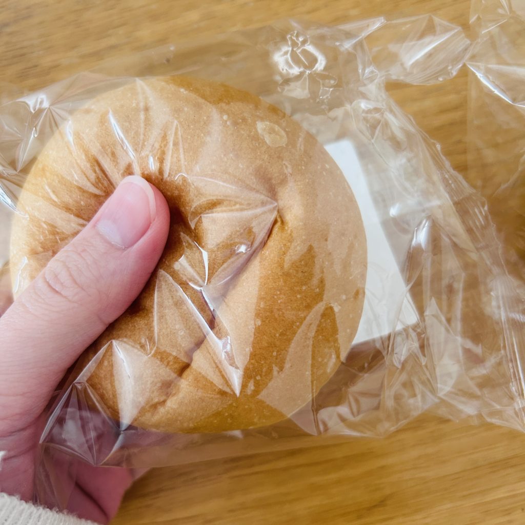 ナッシュのバンズパンを解凍したので触ってみた ふわふわ