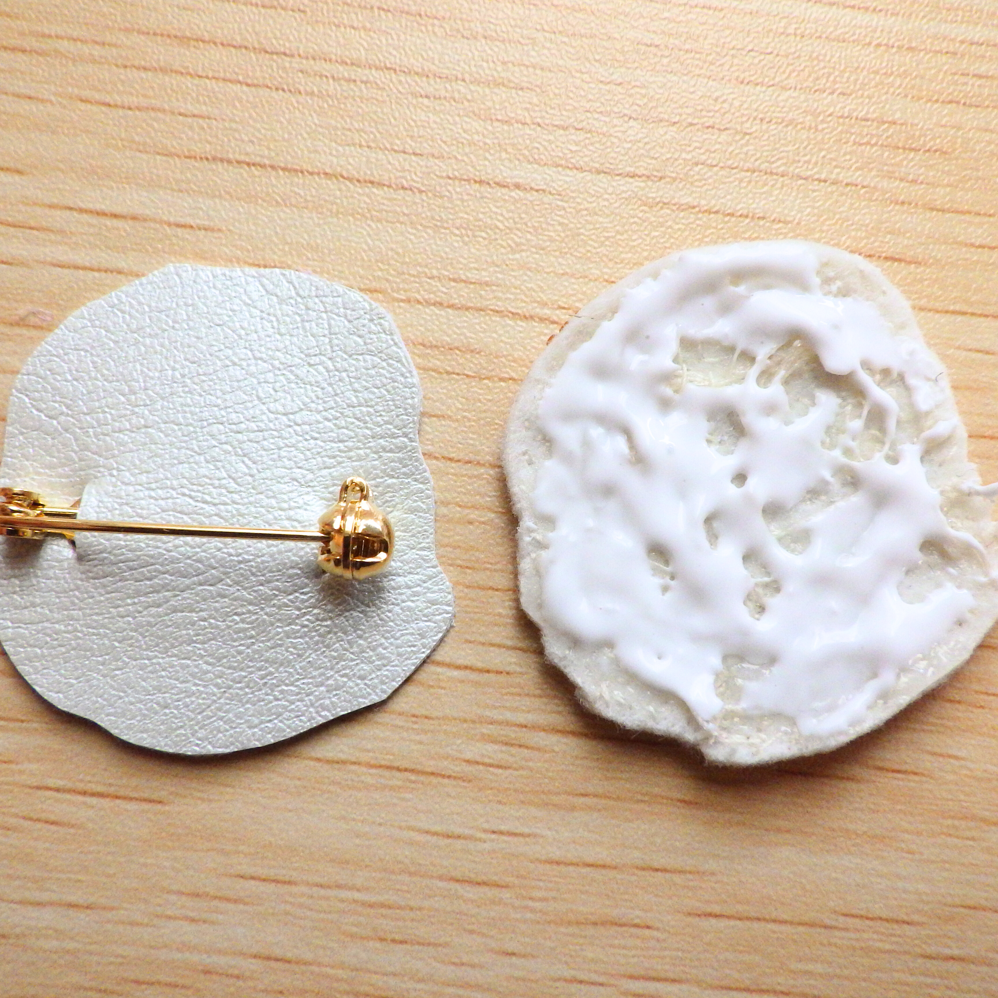 刺しゅうしたものと裏布を貼り合わせる