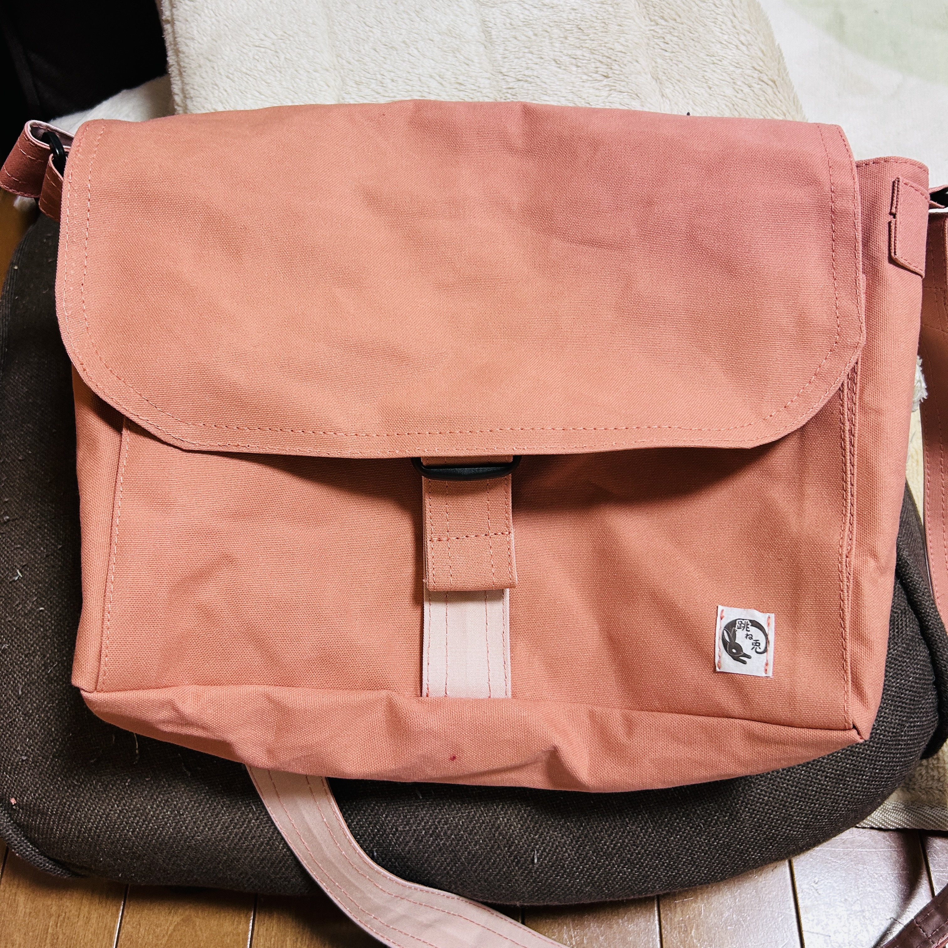 ピンクメッセンジャーバッグの完成品写真