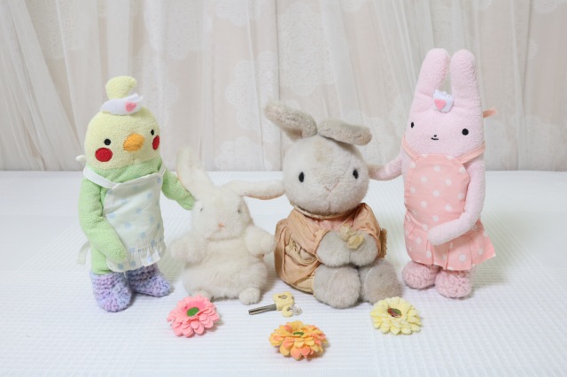 ぬいぐるみのうさぎたち、病院へ到着